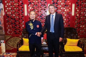 红豆大师与意大利总理马泰奥伦齐